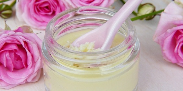 Kosmetyki z masłem shea: regeneracja skóry